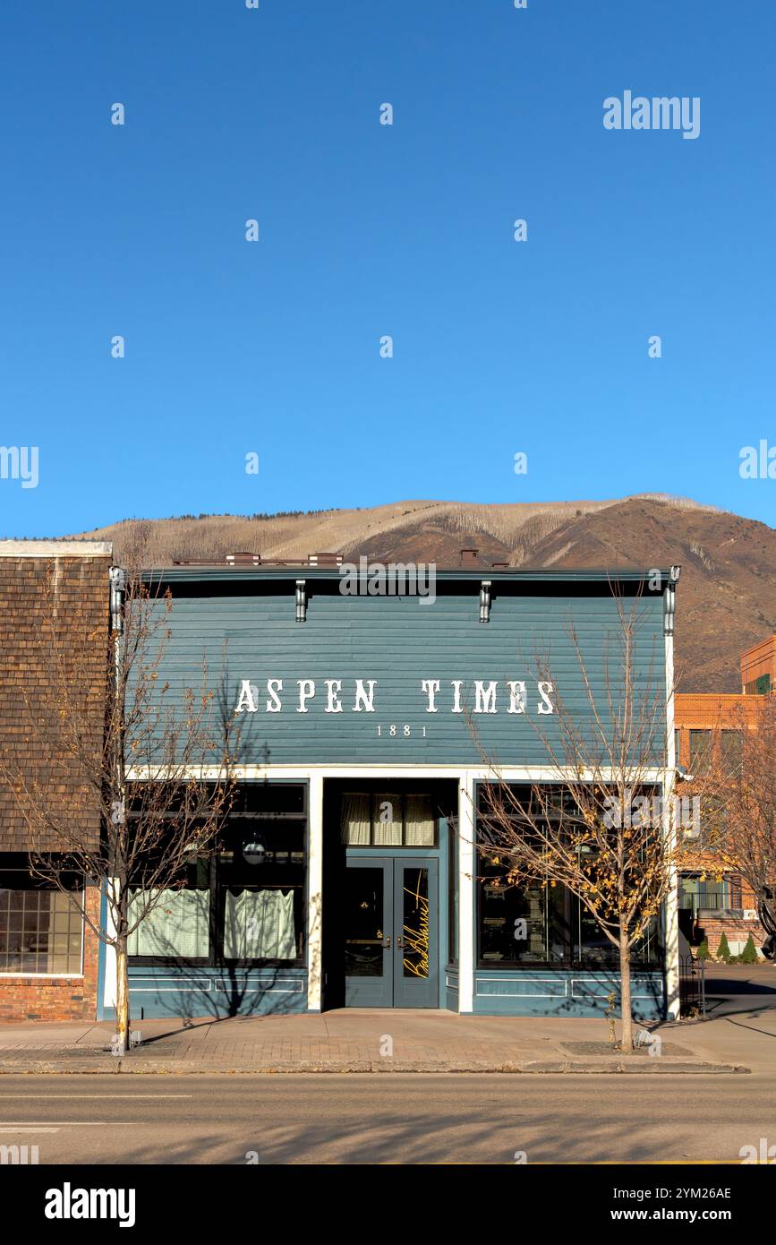 Immeuble de bureaux Aspen Times dans le centre-ville d'Aspen, Colorado, États-Unis. Banque D'Images