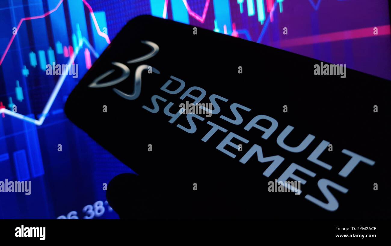 Konskie, Pologne - 19 novembre 2024 : logo de la société Dassault systèmes affiché sur le téléphone portable Banque D'Images