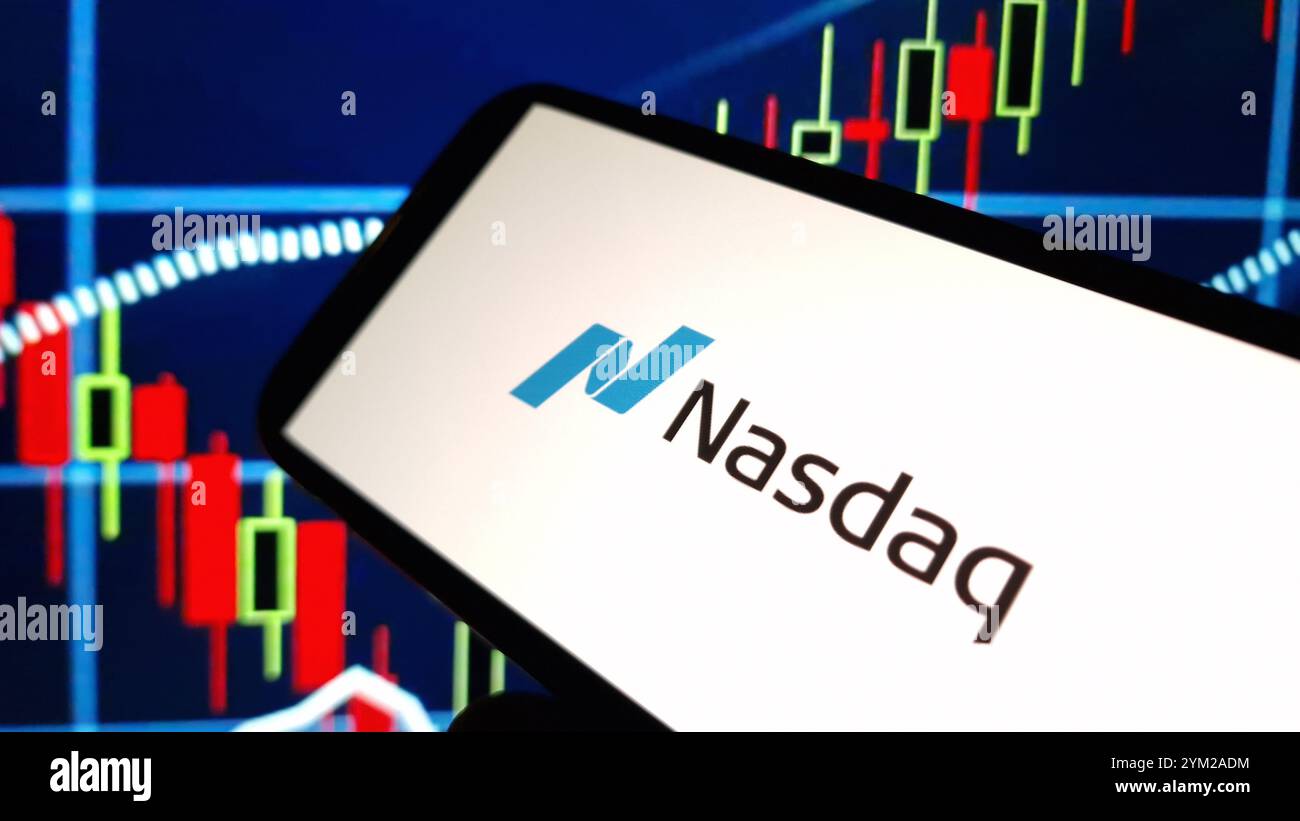 Konskie, Pologne - 19 novembre 2024 : logo de la société NASDAQ affiché sur le téléphone portable Banque D'Images