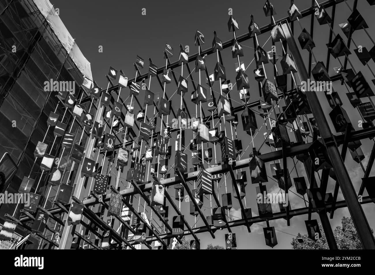 Amsterdam, NL - OCT 14, 2021 : vue sur la rue et architecture générique à Amsterdam avec des bâtiments typiques de style néerlandais. Amsterdam est l'une des plus importantes d'Europe Banque D'Images