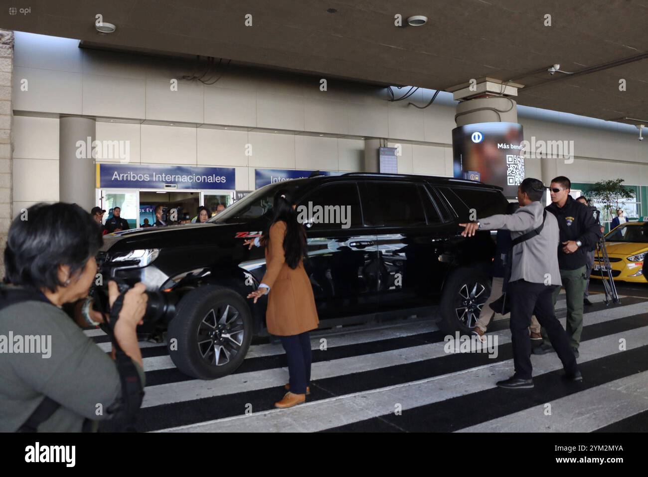 ARIIBO VERONICA ABAD Tababela, mercredi 20 novembre 2024 Vice-présidente de la République Veronica Abad, arrive à l'aéroport de Tababela, Mariscal sucre photos API Rolando Enriquez Tababela Pichincha Ecuador POL ARIIBO VERONICA ABAD 1be02a41b212a4fff40a5e3a67532876 Copyright : xROLANDOXENRIQUEZx Banque D'Images