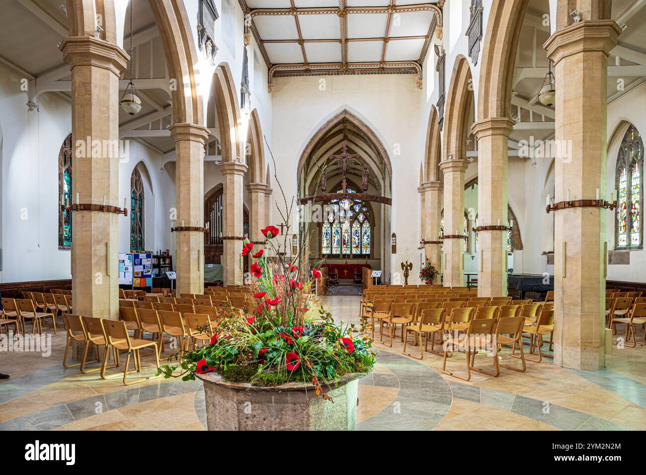 L'intérieur de l'église Holy Trinity dans le village Cotswold de Minchinhampton, Gloucestershire, Angleterre Royaume-Uni Banque D'Images