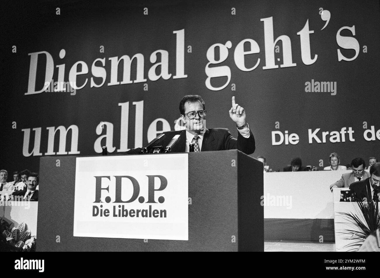 Deutschland, Nuernberg, 04.09.1994 Archiv. : 48-71-24 FDP-Parteitag Foto : Klaus Kinkel, FDP-Bundesvorsitzender FDP-Parteitag *** Allemagne, Nuremberg, 04 09 1994 Archive 48 71 24 Conférence du Parti FDP photo Klaus Kinkel, Président fédéral du FDP Conférence du Parti FDP Banque D'Images