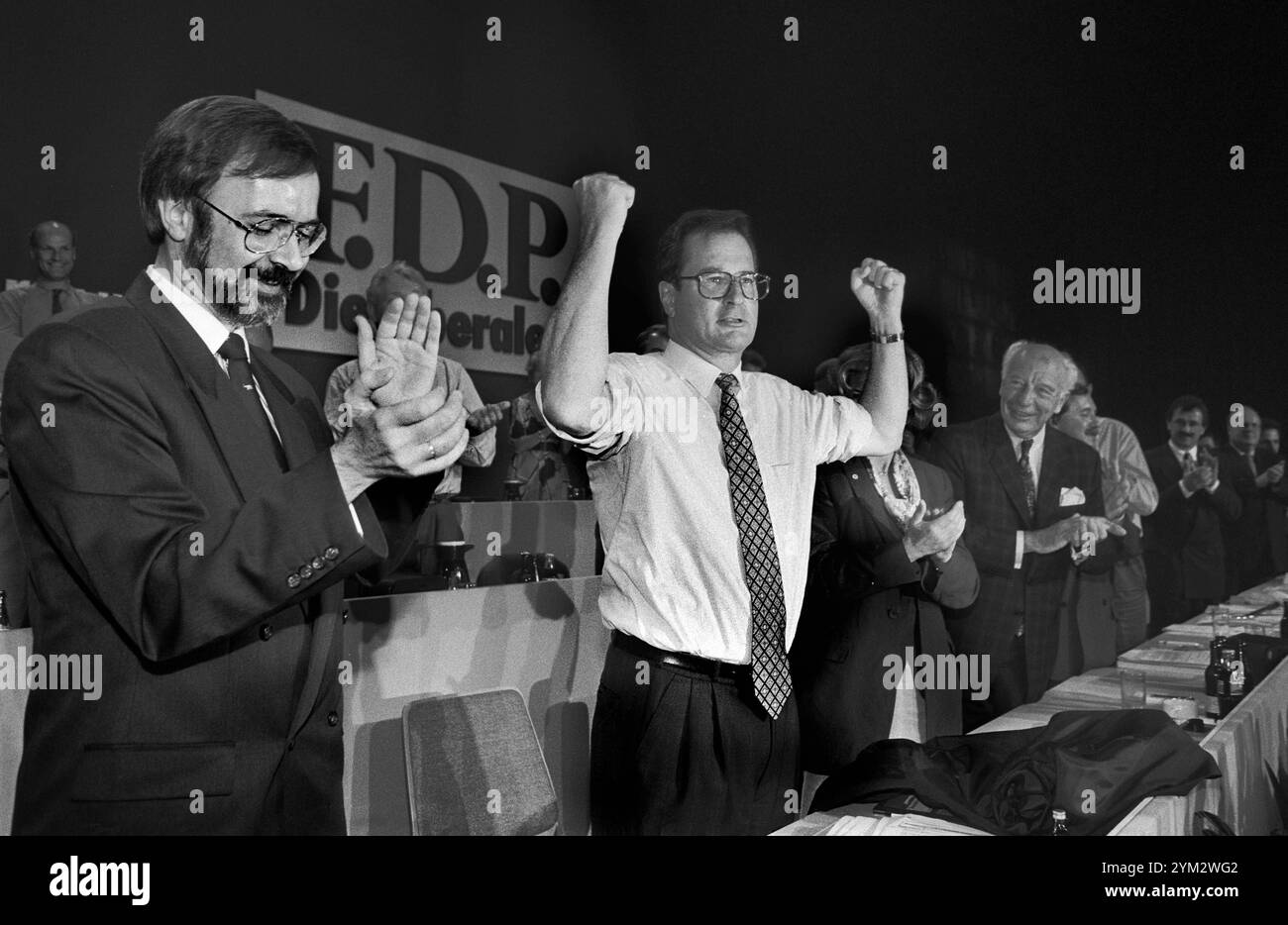 Deutschland, Nuernberg, 04.09.1994 Archiv. : 48-70-23 FDP-Parteitag Foto : Klaus Kinkel, FDP-Bundesvorsitzender mitte FDP-Parteitag *** Allemagne, Nuremberg, 04 09 1994 Archives 48 70 23 Conférence du Parti FDP photo Klaus Kinkel, Président fédéral du FDP avec Conférence du Parti FDP Banque D'Images