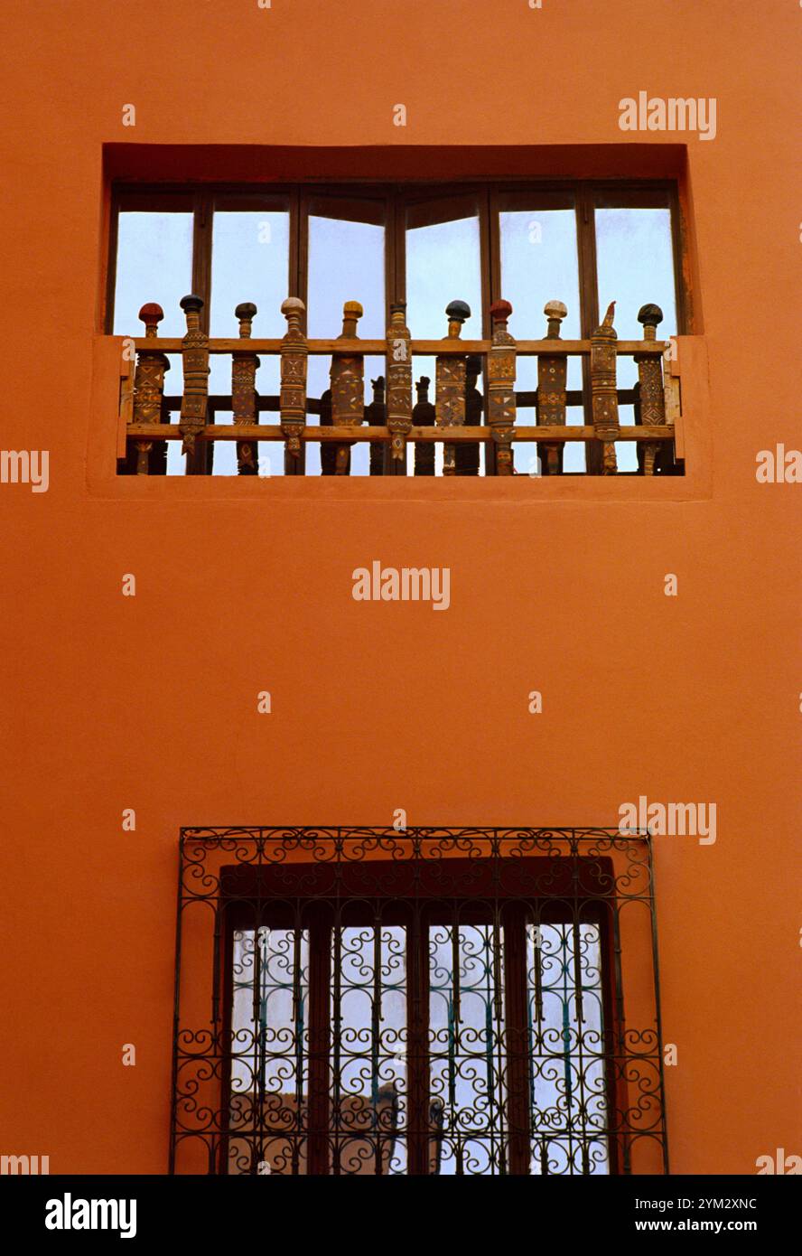 Vitrine Riad dans la Kasbah de Marrakech au Maroc dans le Maghreb en Afrique du Nord Banque D'Images