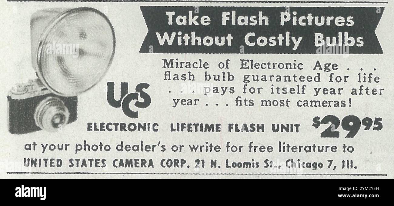 1955 UCS Electronic Lifetime unit unit ad - 'prendre des photos avec flash sans ampoules coûteuses' - United States Camera Corp Chicago Banque D'Images