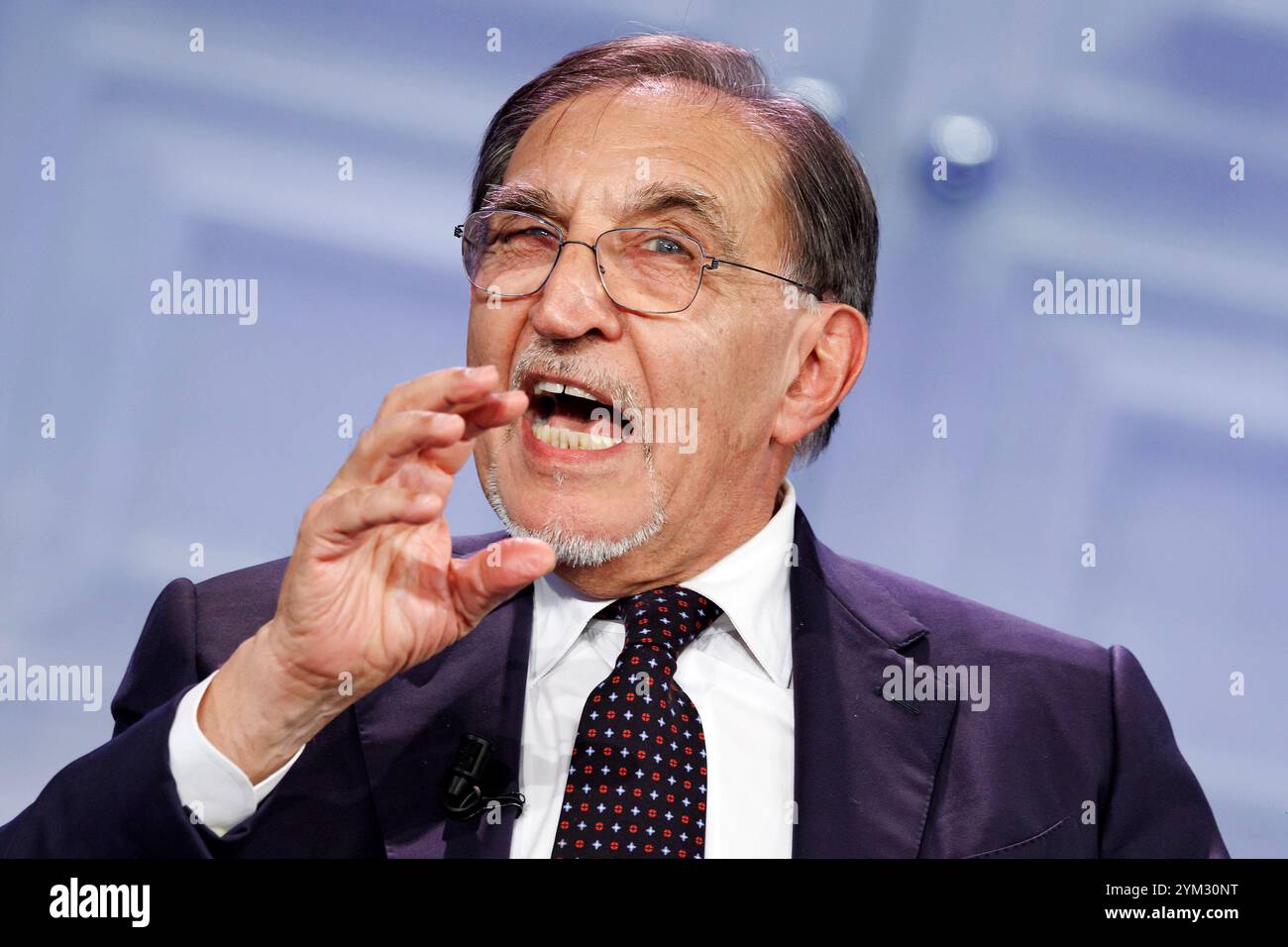 Roma, Italie. 19 novembre 2024. Il presidente del Senato Ignazio la Russa negi studi della Rai durante la trasmissione “Porta a Porta”, Roma, Martedì, 19 novembre 2024 (Foto Roberto Monaldo/LaPresse) Président du Sénat Ignazio la Russa lors de l’émission télévisée “Porta a Porta”, Rome, mardi 19 novembre 2024 (photo de Roberto Monaldo/LaPresse) crédit : LaPresse/Alamy Live News Banque D'Images