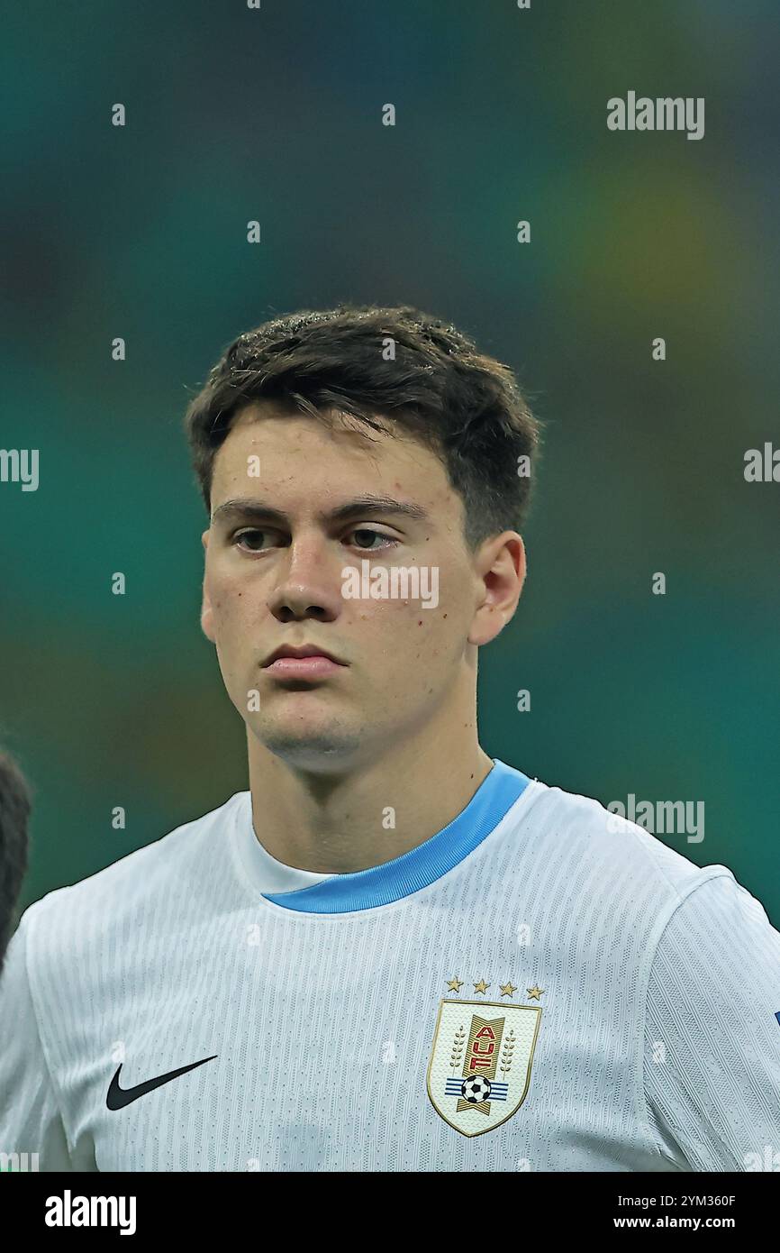 Salvador, Brésil. 19 novembre 2024. Facundo Pellistri de l'Uruguay pendant l'hymne national avant le match entre le Brésil et l'Uruguay pour le 12e tour des qualifications FIFA 2026, au stade Arena fonte Nova, à Salvador, Brésil, le 19 novembre 2024. Photo : Heuler Andrey/DiaEsportivo/Alamy Live News crédit : DiaEsportivo/Alamy Live News Banque D'Images