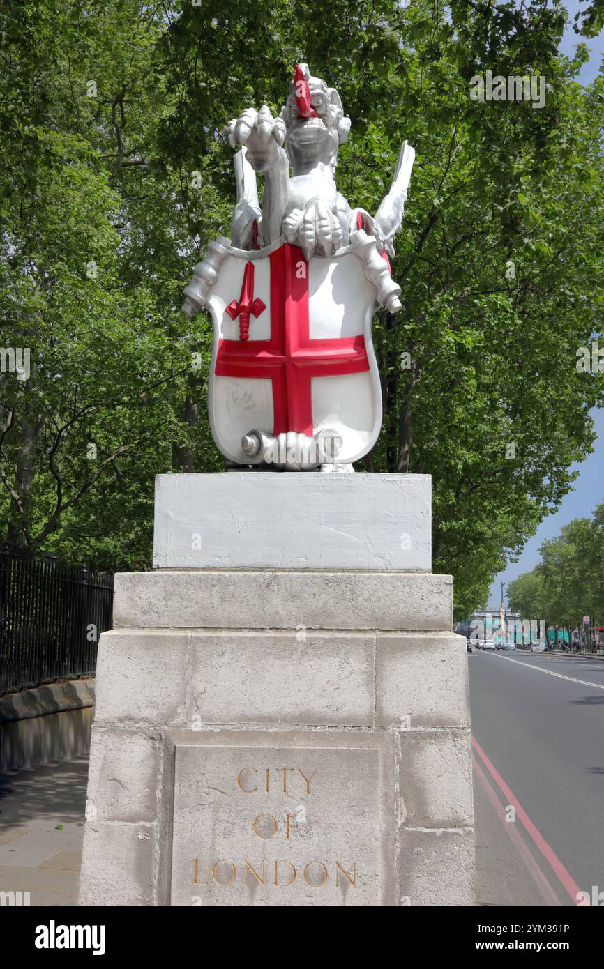 Les marques de dragon de la ville de Londres dans Victoria Embankment Banque D'Images