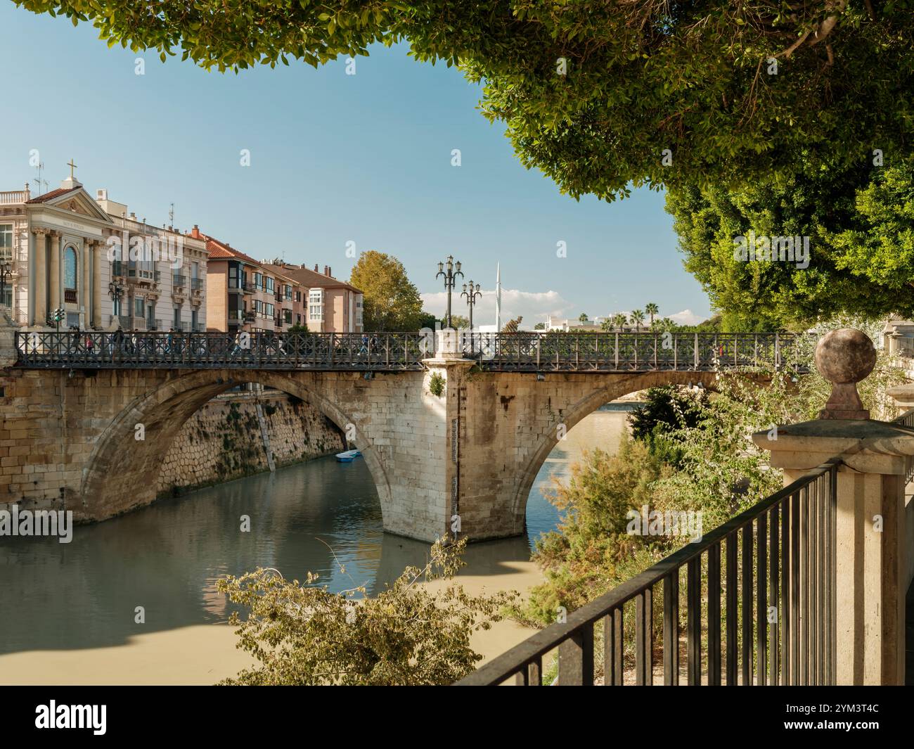 Murcie, Espagne - le pont de Los Peligros, ou le vieux pont, est le plus ancien pont de Murcie et a été construit en 1741 avec les taxes collectées sur la soie. IT Banque D'Images