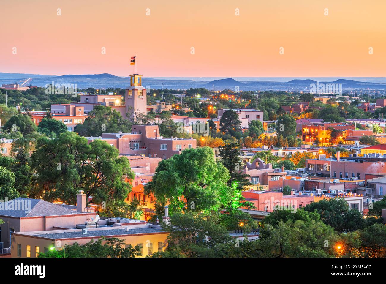 Santa Fe, Nouveau Mexique, USA Centre-ville au crépuscule. Banque D'Images