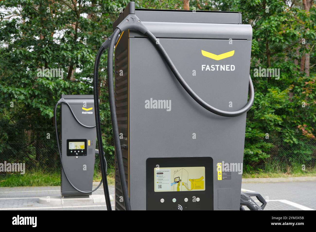 Station de recharge Fastned pour la recharge rapide des batteries des voitures électriques modernes. Fastned est une entreprise néerlandaise qui possède un réseau de recharge ev en pleine croissance Banque D'Images