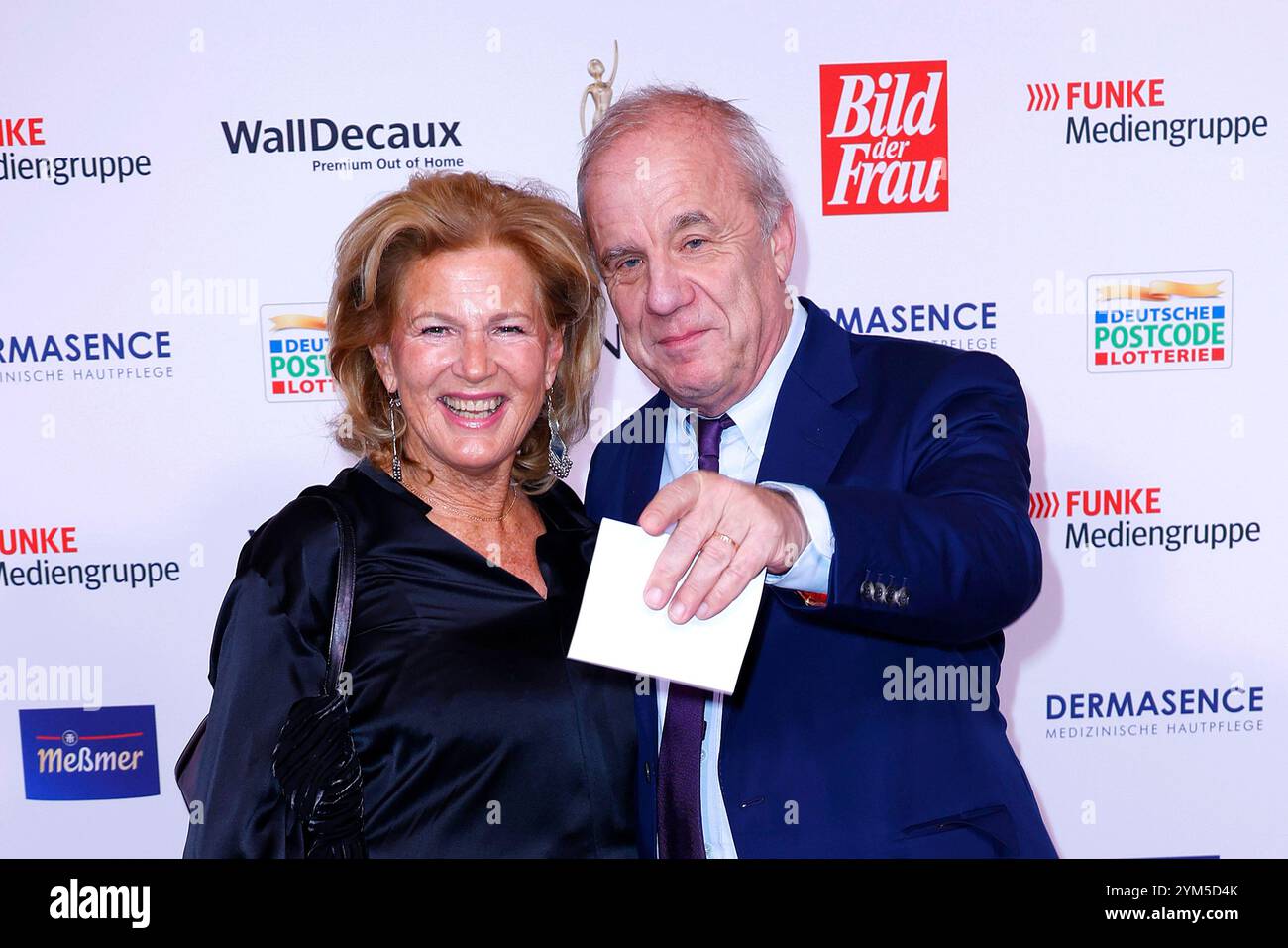 Hubertus Meyer-Burckhardt und Seine Ehefrau Dorothee Roehrig BEI der Verleihung 'Goldene Bild der Frau' AM 20.11.2024 à Hambourg Banque D'Images
