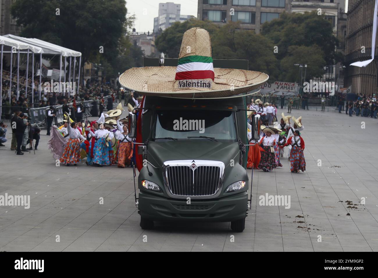 Non exclusif : MEXICO, MEXIQUE - 2024/11/20.-Parade commémorant le 114e anniversaire du début de la Révolution mexicaine à Mexico Banque D'Images