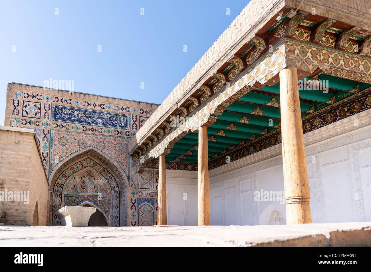 Samarcande, Ouzbékistan-13 août 2023 : particulier de Shakhi Zinda nécropole, un célèbre complexe de mausolée à Samarcande pendant une journée ensoleillée Banque D'Images