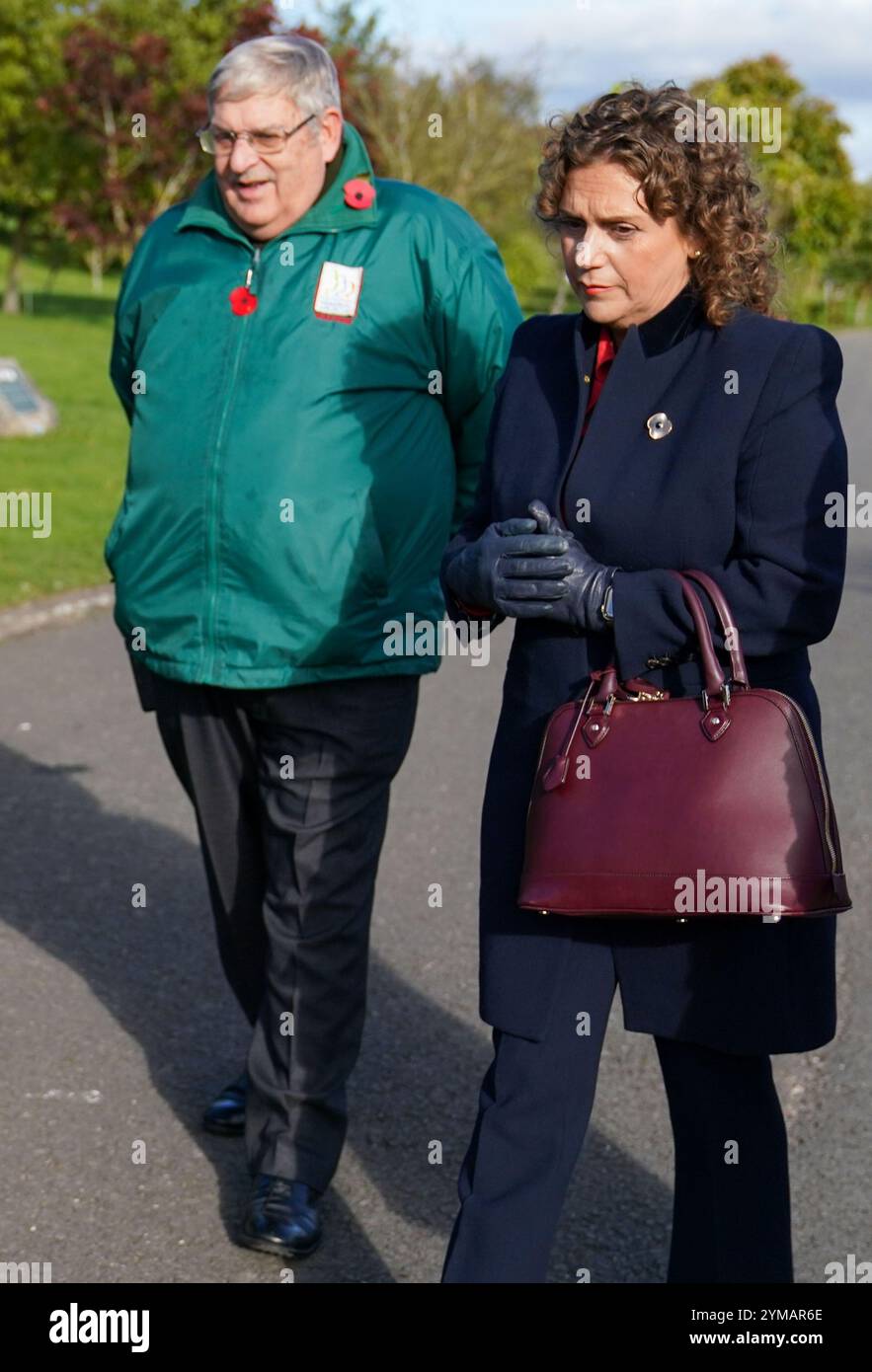 Photo du dossier datée du 4/11/2021 de Hannah Ingram-Moore, fille du capitaine Sir Tom Moore et de son mari Colin Ingram-Moore. La famille du célèbre capitaine de collecte de fonds pandémique Sir Tom Moore a gagné plus d'un million de livres grâce à son association avec l'organisme de bienfaisance créé en son nom, un rapport accablant a révélé. L'organisme de surveillance des organismes de bienfaisance a conclu qu'il y avait eu des cas répétés d'inconduite de la part de la fille du vétéran, Hannah Ingram-Moore, et de son mari, Colin. Date d'émission : jeudi 21 novembre 2024. Banque D'Images