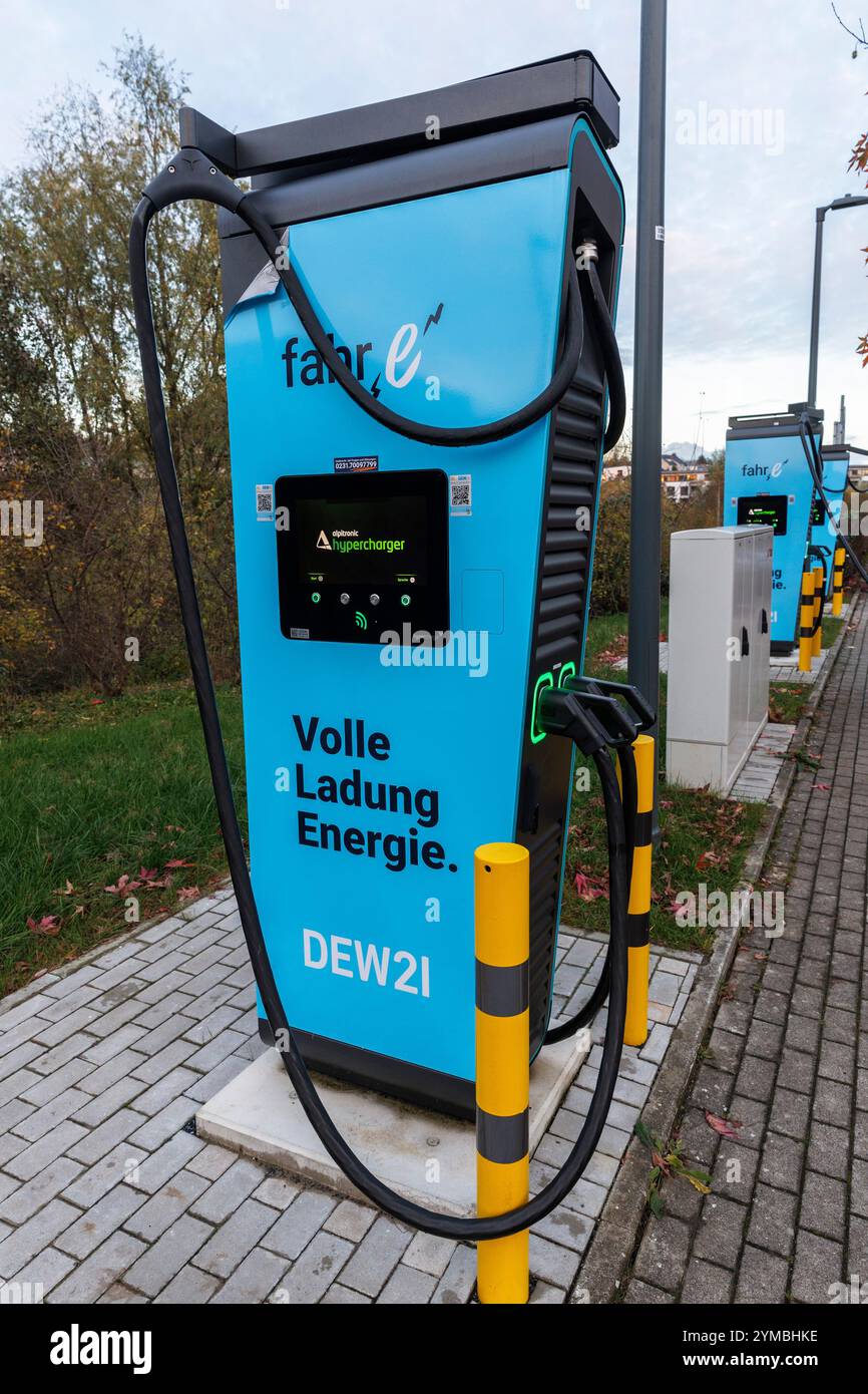 Alpitronic Hypercharger, borne de recharge rapide pour véhicules électriques près du lac Phoenix dans le quartier Hoerde de Dortmund, Rhénanie du Nord-Westphalie, Ger Banque D'Images