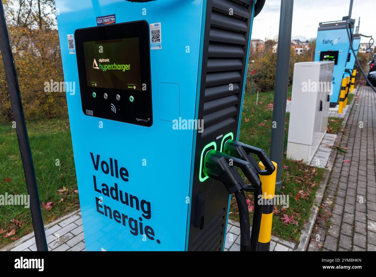 Alpitronic Hypercharger, borne de recharge rapide pour véhicules électriques près du lac Phoenix dans le quartier Hoerde de Dortmund, Rhénanie du Nord-Westphalie, Ger Banque D'Images
