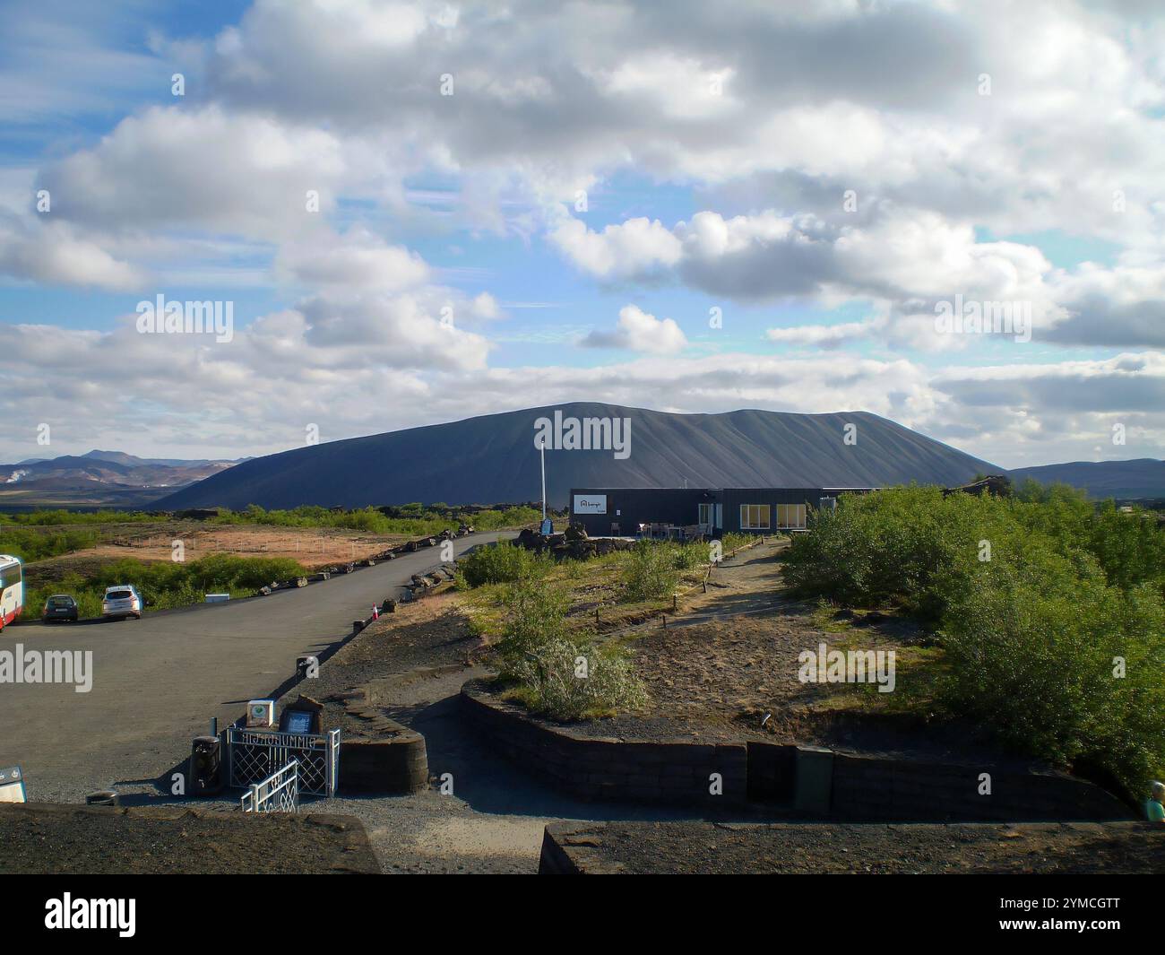 Volcan Hverfjall en Islande. Hverfjall est un cratère d'explosion de téphra de 396 mètres (1300 pieds) de haut. Il est situé près de la rive est du lac Myvatn Banque D'Images