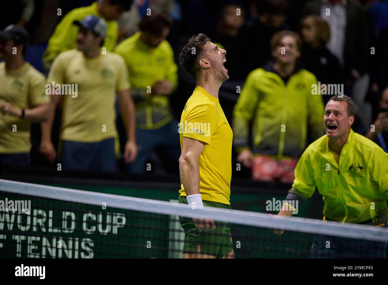 Malaga, Espagne, 21, novembre 2024. Thanasi Kokkinakis de l'équipe australienne (l) et Lleyton Hewitt capitaine de l'équipe australienne (R) en quart de finale Coupe Davis finale 8 match simple 1.. Crédit : Vicente Vidal Fernandez/Alamy Live News Banque D'Images