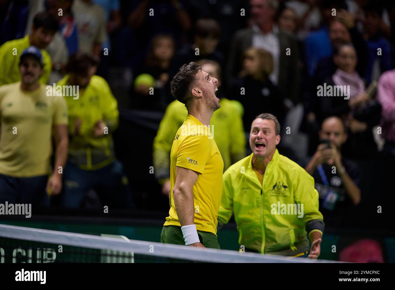 Malaga, Espagne, 21, novembre 2024. Thanasi Kokkinakis de l'équipe australienne (l) et Lleyton Hewitt capitaine de l'équipe australienne (R) en quart de finale Coupe Davis finale 8 match simple 1.. Crédit : Vicente Vidal Fernandez/Alamy Live News Banque D'Images