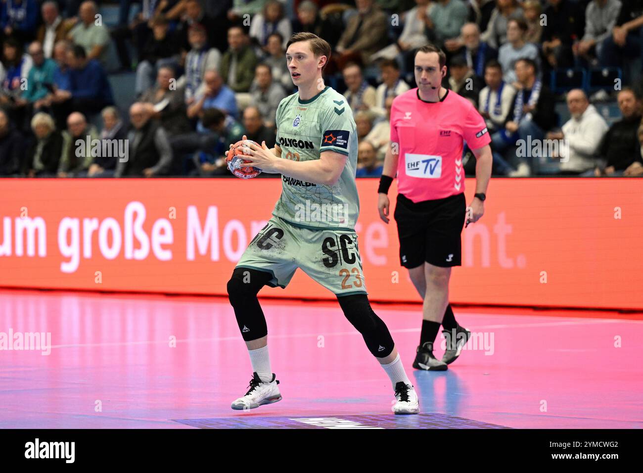 Gummersbach, Deutschland. 19 novembre 2024. OLE Pregler (VfL Gummersbach, #23) GER, VfL Gummersbach v. FH Hafnarfjoerdur, Handball, EHF Pokal, Gruppenrunde, Spielzeit 2024-2025, Schwalbe Arena, Gummersbach, 19.11.202419.11.2024 Foto : Eibner-Pressefoto/Juergen Augst crédit : dpa/Alamy Live News Banque D'Images