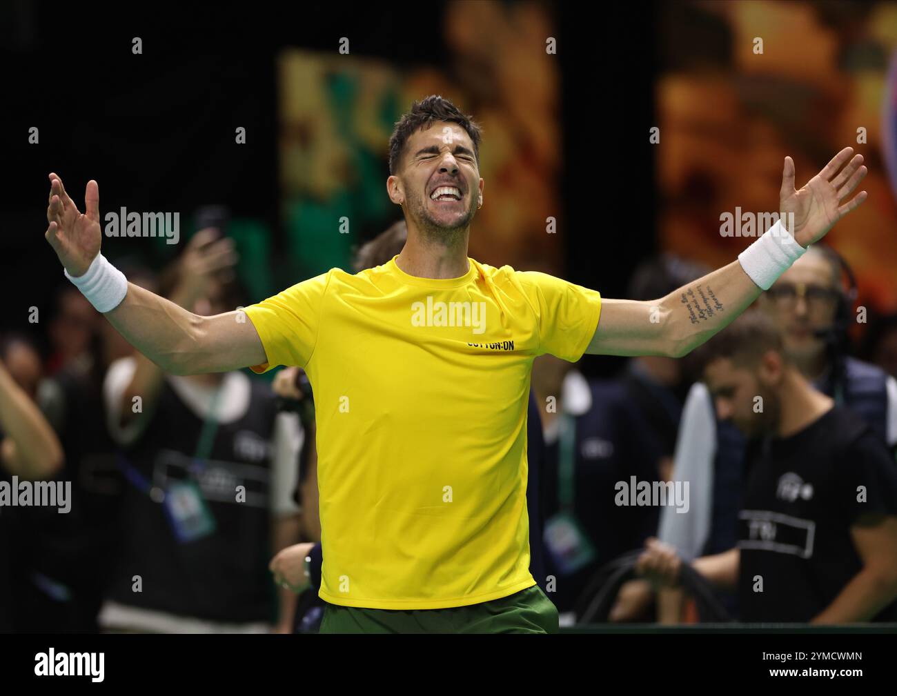 Malaga, Espagne. 21 novembre 2024. Thanasi Kokkinakis d'Australie, célébrant sa victoire contre Ben Shelton des États-Unis lors des quarts de finale de la Coupe Davis 2024 au Palacio de Deportes Jose Maria Martin Carpena Arena à Malaga. Crédit : Isabel Infantes/Alamy Live News Banque D'Images