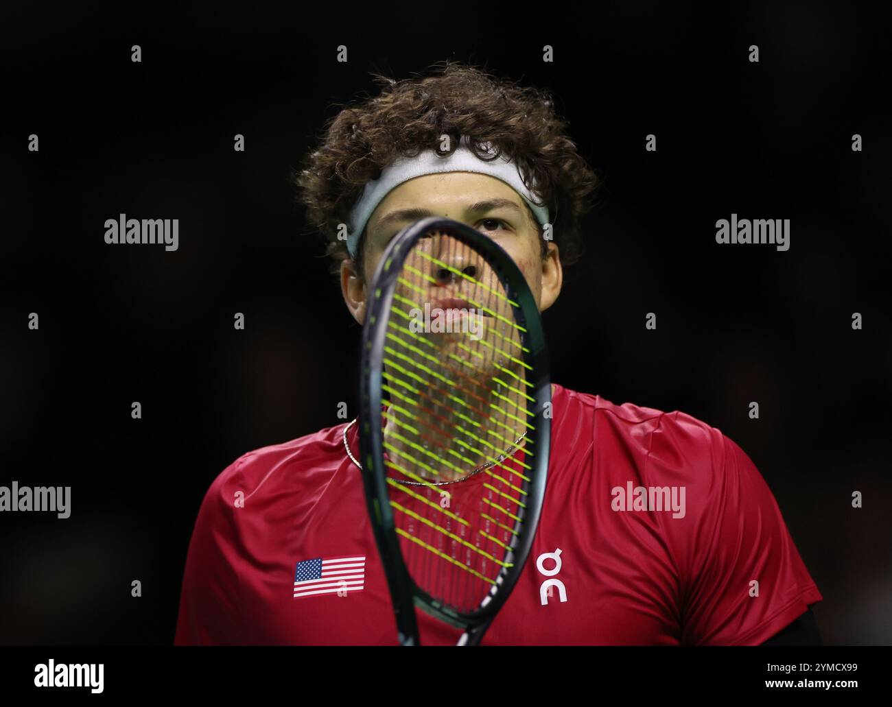 Malaga, Espagne. 21 novembre 2024. Ben Shelton, des É.-U., réagit pendant le match contre Thanasi Kokkinakis, d'Australie, en quart de finale de la Coupe Davis 2024 au Palacio de Deportes Jose Maria Martin Carpena Arena à Malaga. Crédit : Isabel Infantes/Alamy Live News Banque D'Images
