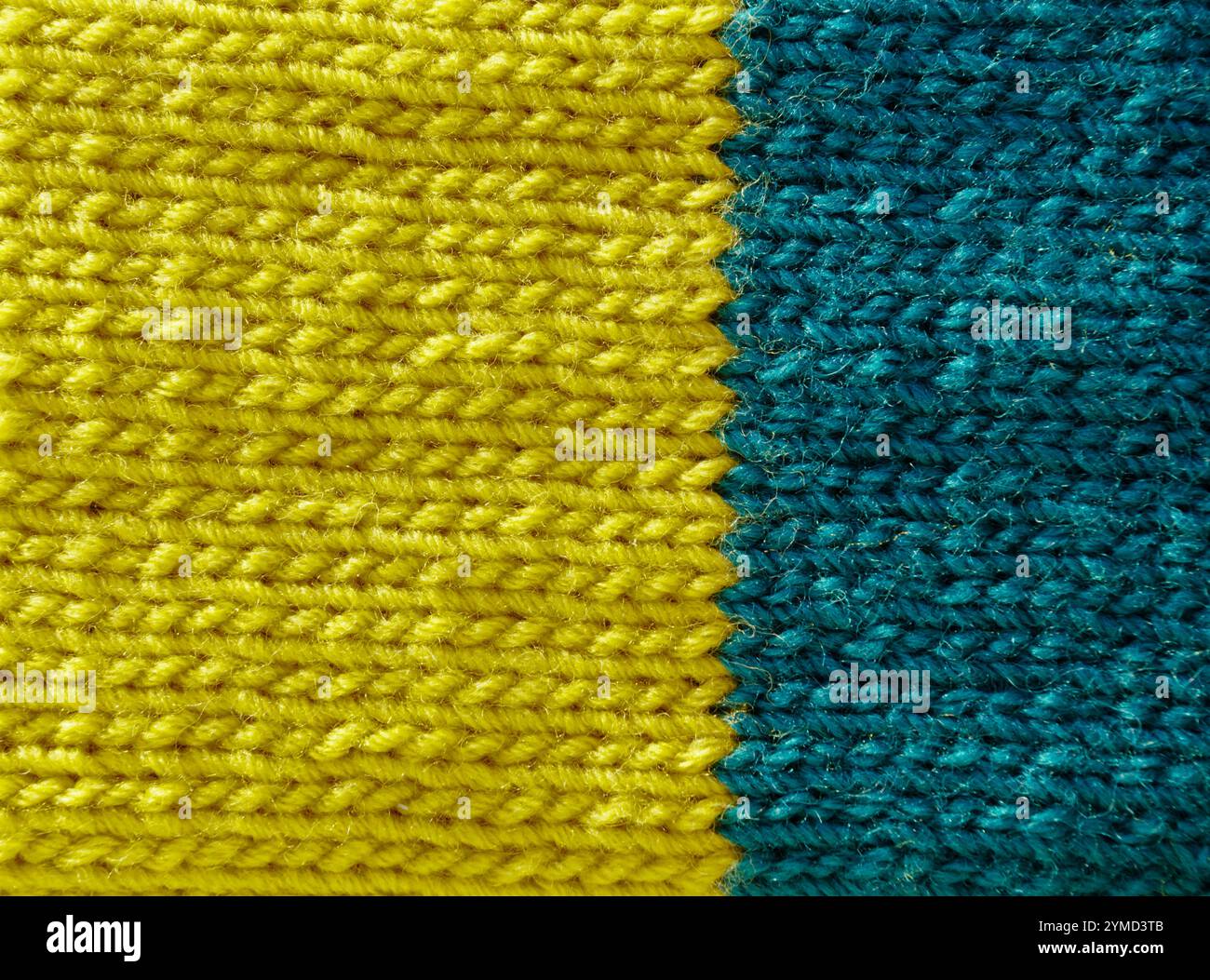 Texture d'un modèle de tricot en fil de laine. Gros plan d'un motif de point satiné. Banque D'Images