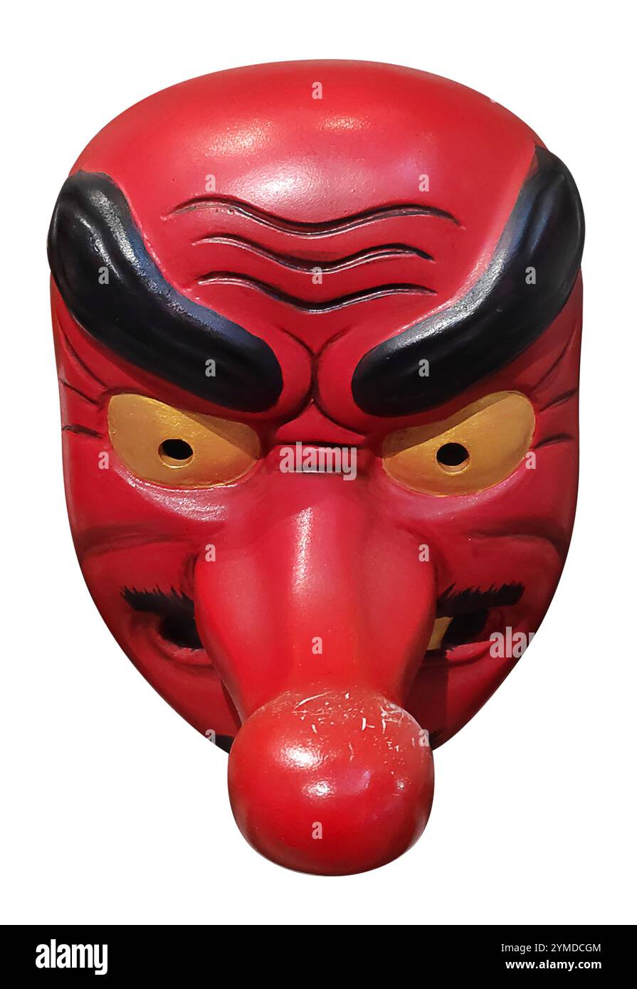 Gros plan sur un masque de Tengu japonais découpé. Banque D'Images