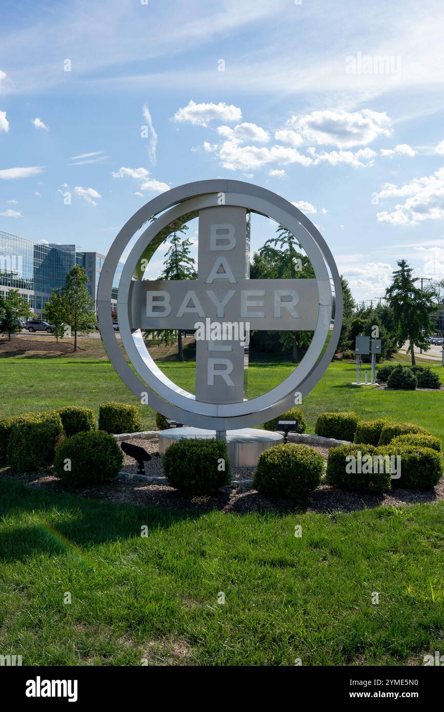 New Jersey, NY, États-Unis - 16 août 2022 : le logo de Bayer est vu à son siège social américain à Whippany, New Jersey Banque D'Images