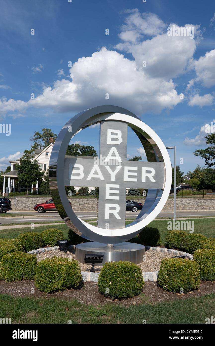 New Jersey, NY, États-Unis - 16 août 2022 : le logo de Bayer est vu à son siège social américain à Whippany, New Jersey Banque D'Images
