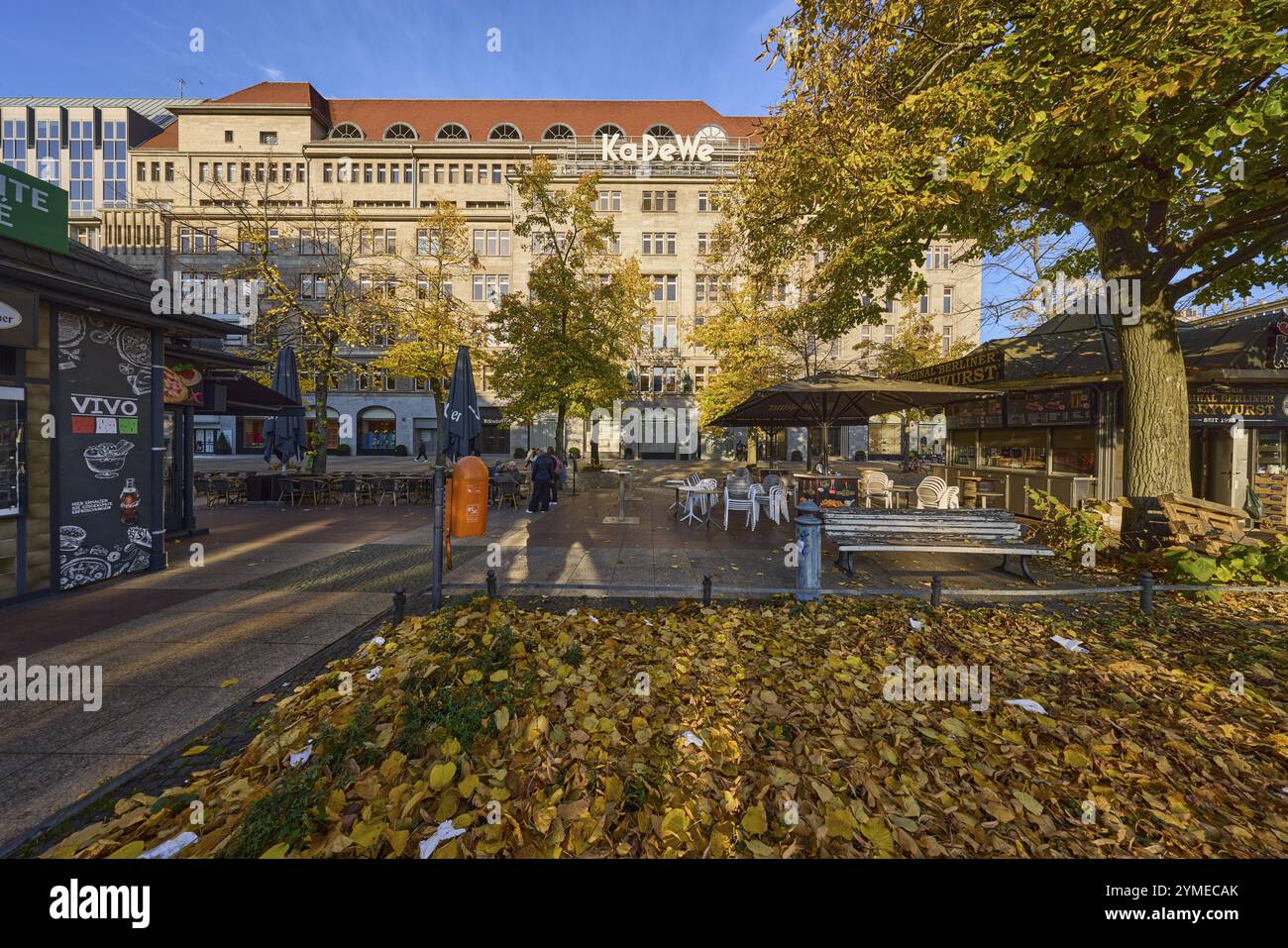 Espace vert et KaDeWe, Kaufhaus des Westens à Berlin, capitale, ville indépendante, État fédéral de Berlin, Allemagne, Europe Banque D'Images