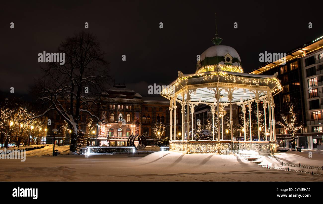 Paysages de la ville de Bergen sous la neige, Norvège. Heure d'hiver. Banque D'Images