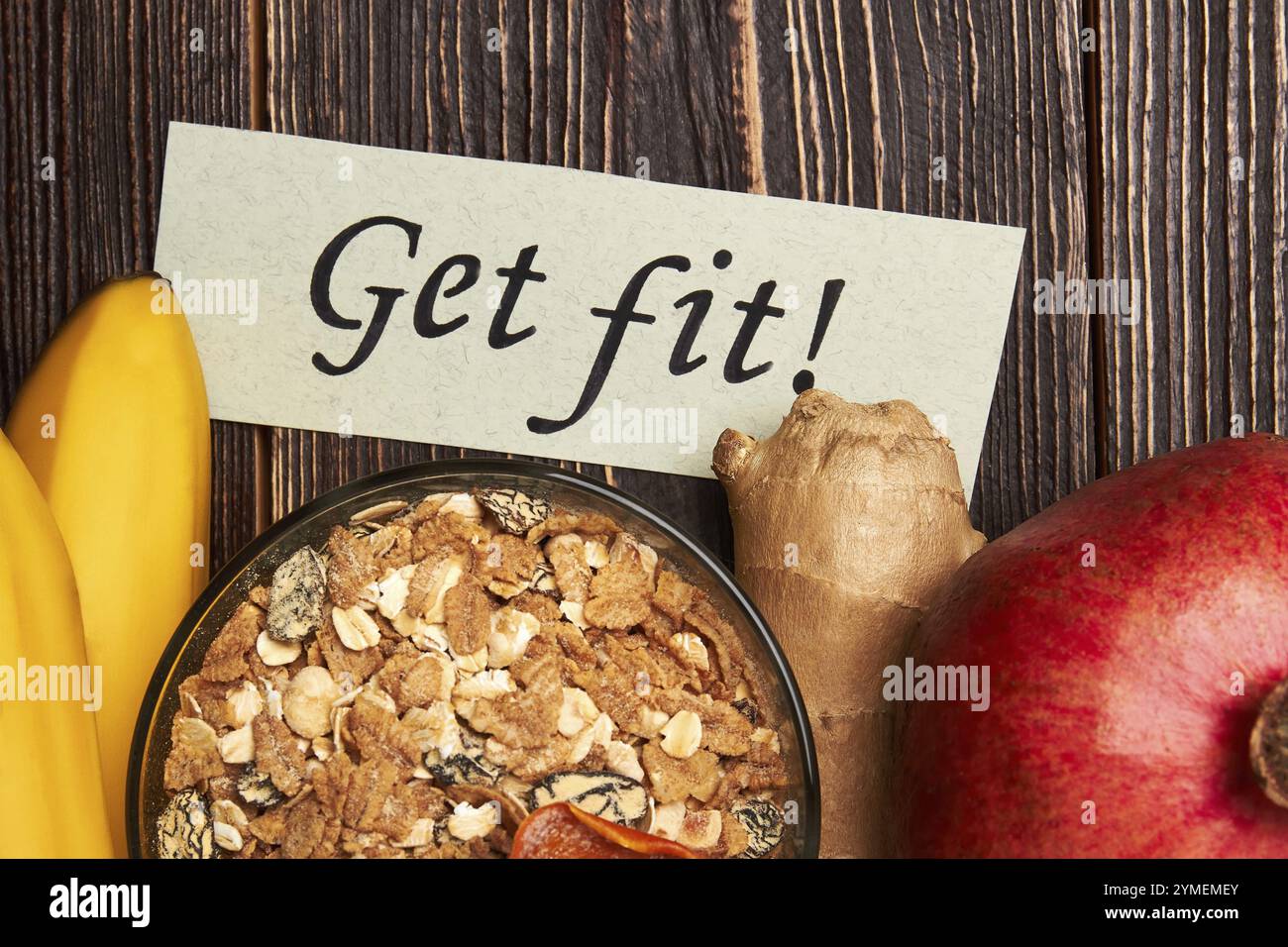 Muesli, bananes et carte de motivation. Santé et bonne humeur Banque D'Images