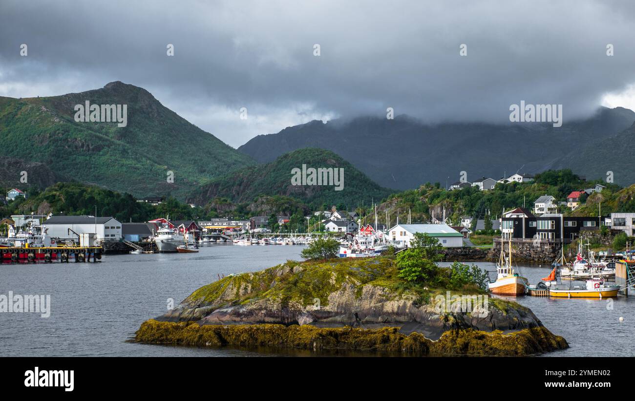 Paysages autour des îles Lofoten, Norvège. Heure d'été. Banque D'Images