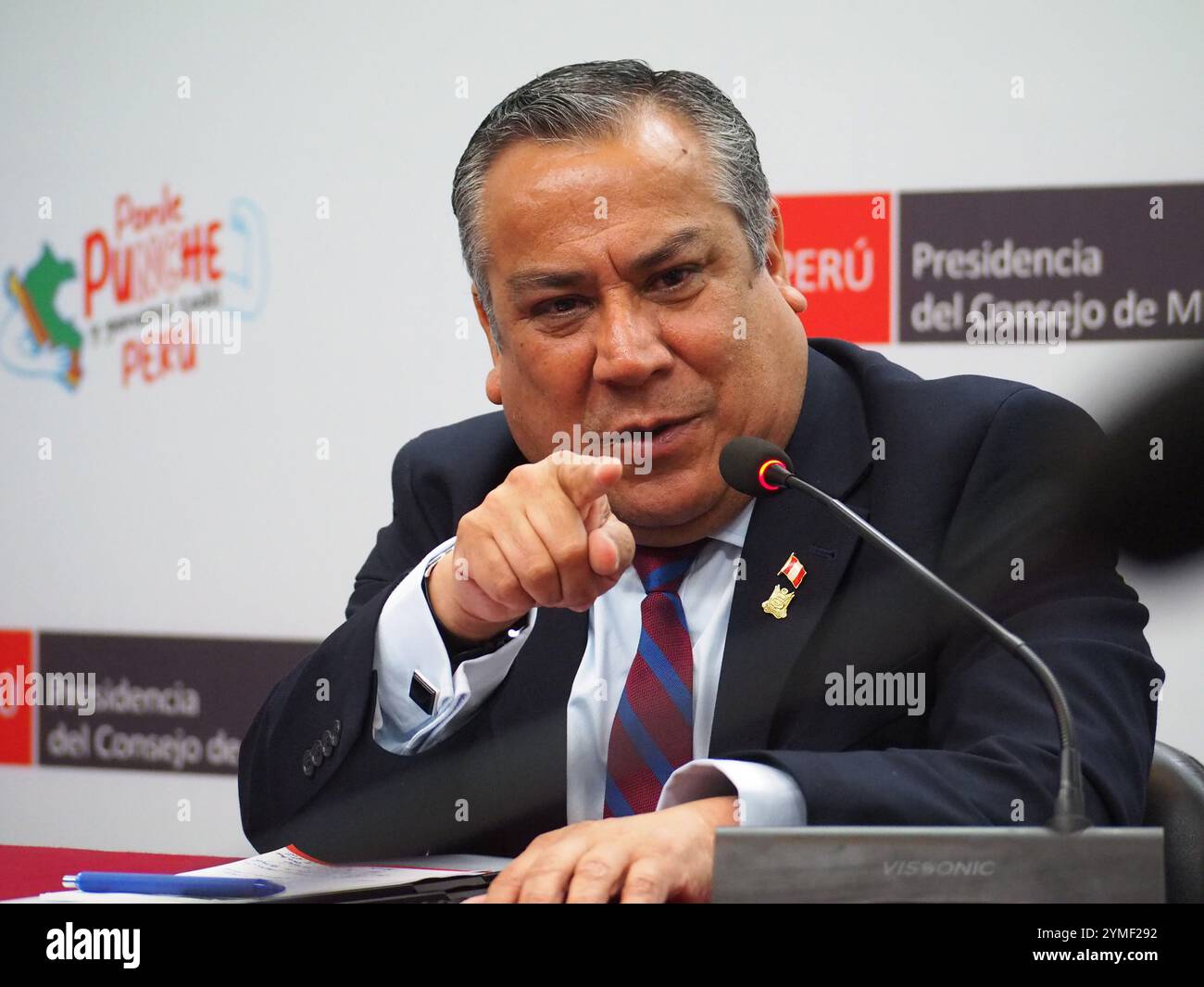 Lima, Pérou. 21 novembre 2024. Gustavo Adrianzen, premier ministre du Pérou, donne une conférence de presse sur la situation et les perspectives politiques du Pérou, les relations entre le gouvernement, le Congrès et le pouvoir judiciaire, et les questions de corruption et de conflit social. Crédit : Agence de presse Fotoholica/Alamy Live News Banque D'Images