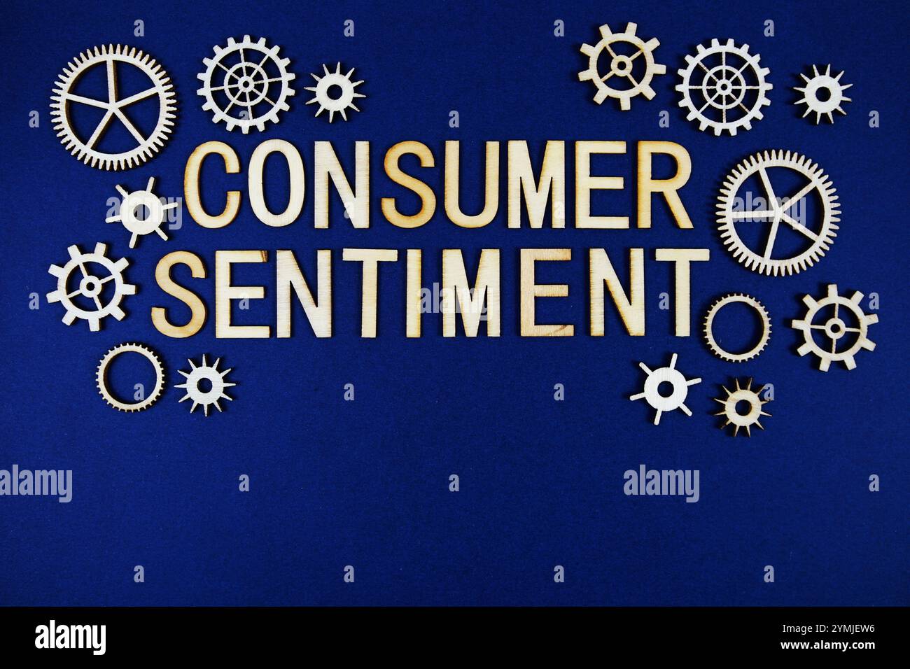 Lettres de l'alphabet du sentiment du consommateur avec élément Gears sur fond bleu marine Banque D'Images