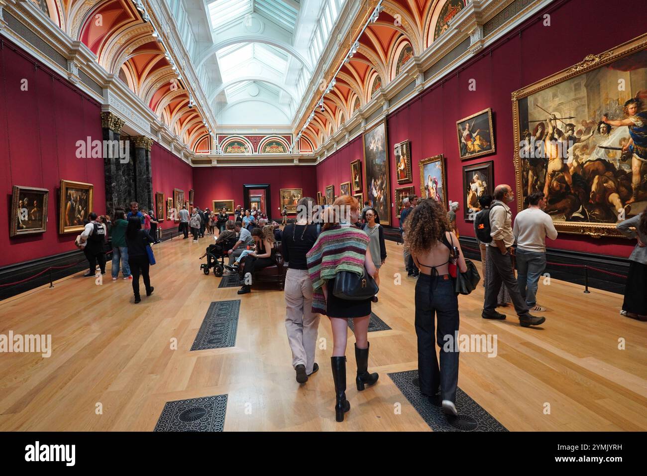 Londres, Royaume-Uni - 22 septembre 2024, National Gallery of Art, grande salle avec des peintures de maîtres anciens représentant des thèmes mythiques classiques Banque D'Images