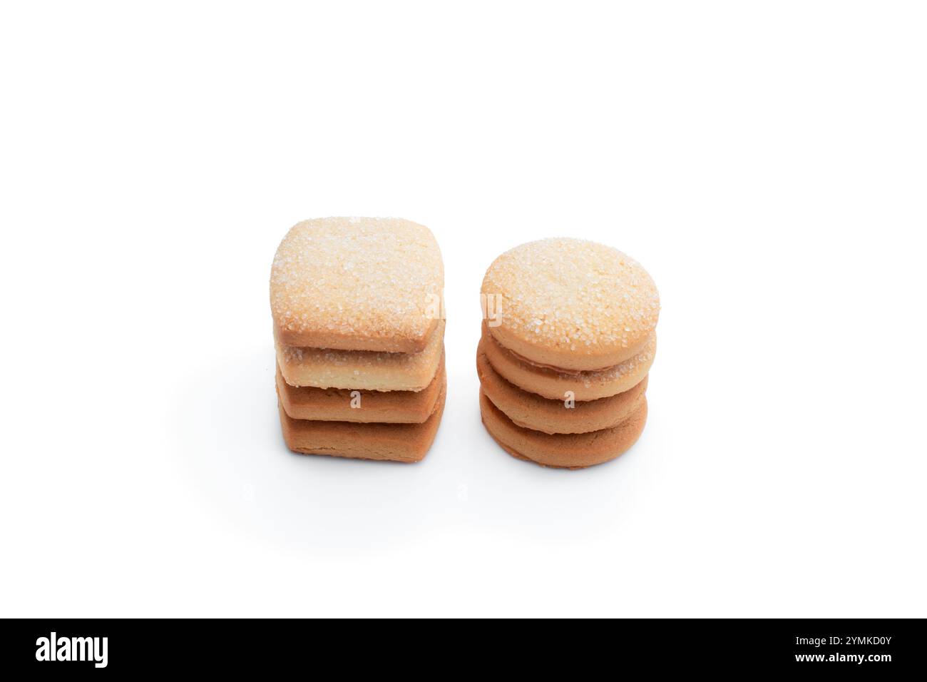 Divers biscuits au beurre danois en forme isolés sur fond blanc Banque D'Images