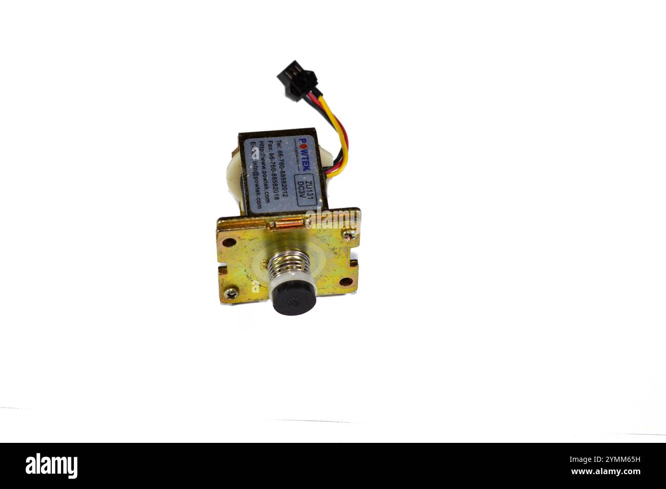 Le Caire, Égypte, 15 novembre 2024 : Powtek Gas geyser bobine électrovanne de chauffe-eau à gaz, entretien et réparation des appareils ménagers concept, un soleno Banque D'Images