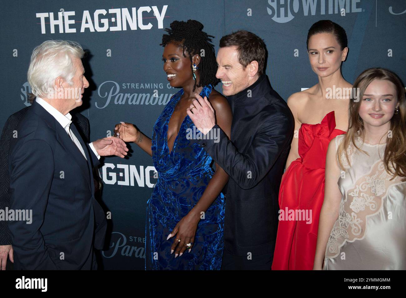 Richard Gere, Jodie Turner-Smith, Michael Fassbender, Katherine Waterston und India Fowler BEI der Premiere der Paramount Serie The Agency im Museum of Modern Art. New York, 21.11.2024 *** Richard Gere, Jodie Turner Smith, Michael Fassbender, Katherine Waterston et India Fowler lors de la première de la série Paramount The Agency au Museum of Modern Art New York, 21 11 2024 Foto:xB.xHinex/xFuturexImagex Agency_4214 Banque D'Images