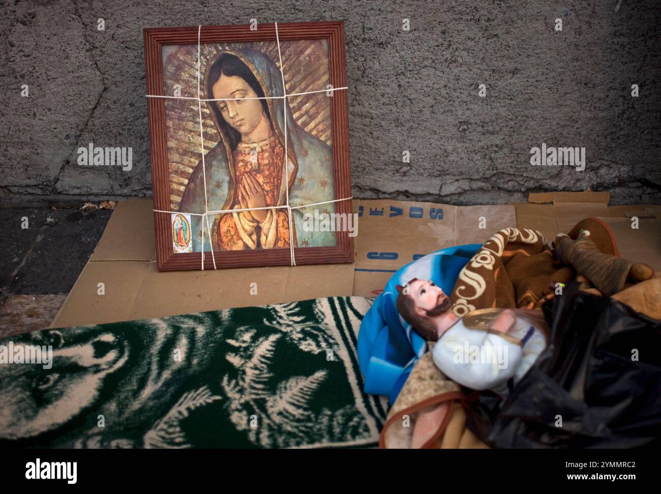 Des centaines de milliers de pèlerins mexicains ont envahi les rues pour la fête de notre-Dame de Guadalupe. Banque D'Images Des centaines de milliers de pèlerins mexicains ont envahi les rues pour la fête de notre-Dame de Guadalupe. Banque D'Images