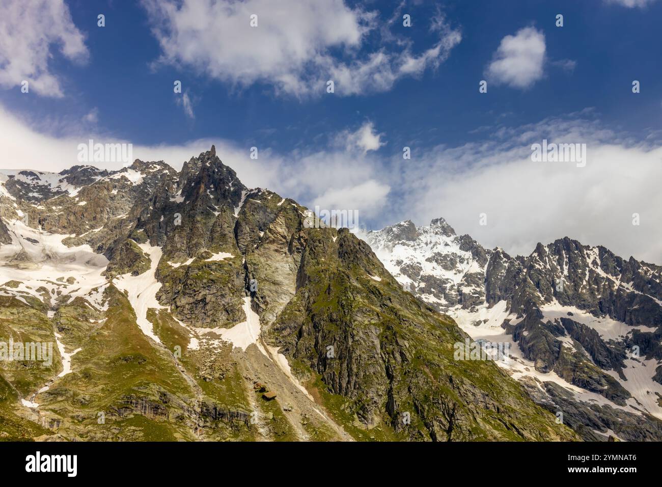 Dente di Gigante sommet de montagne dans les Alpes italiennes. Massiv du Mont Blanc, Monte Bianco di Courmayeur. Vue sur le pic dent du géant depuis Skyway Montebainco Banque D'Images