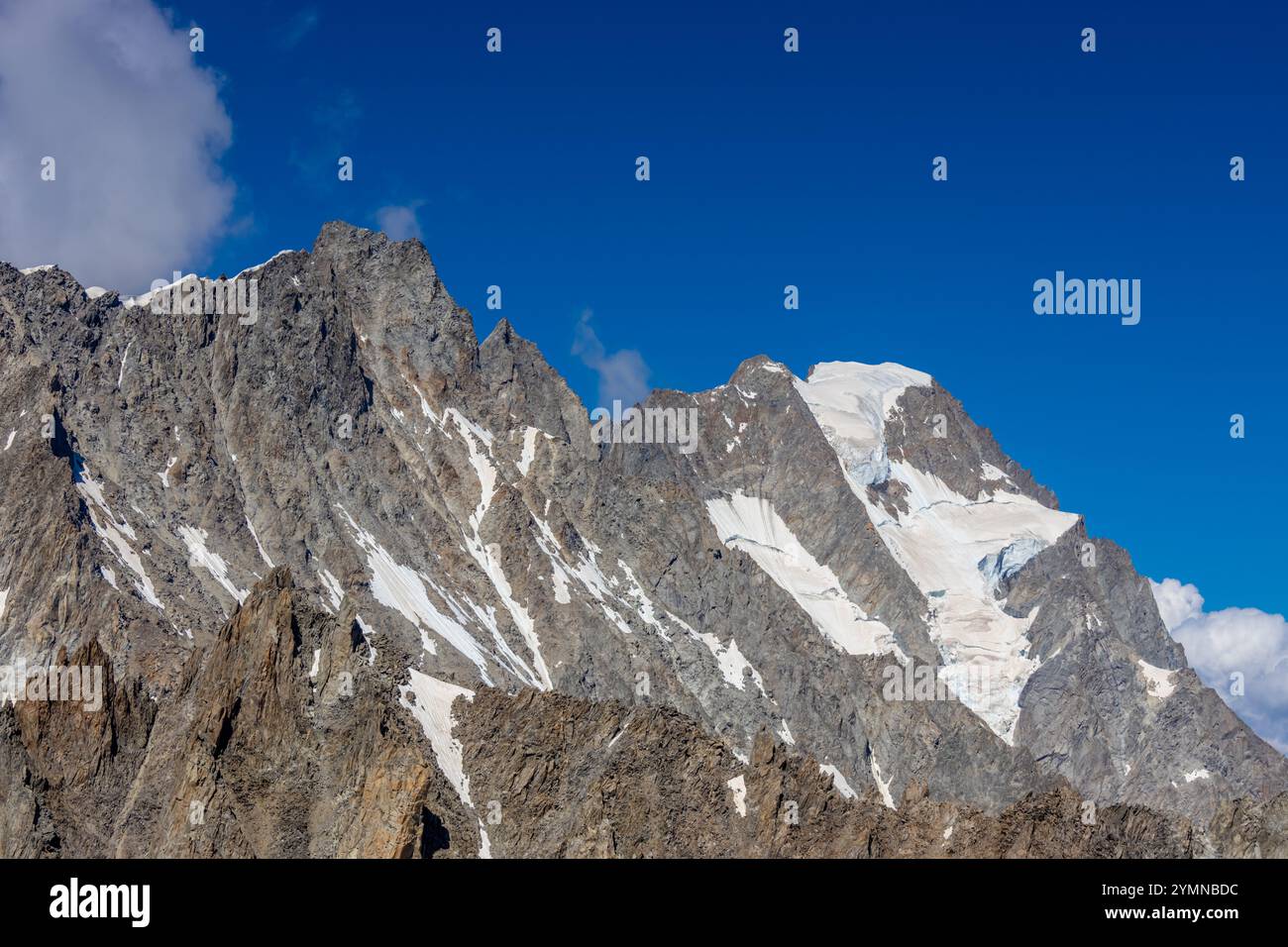 Dente di Gigante sommet de montagne dans les Alpes italiennes. Massiv du Mont Blanc, Monte Bianco di Courmayeur. Vue sur le pic dent du géant depuis Skyway Montebainco Banque D'Images