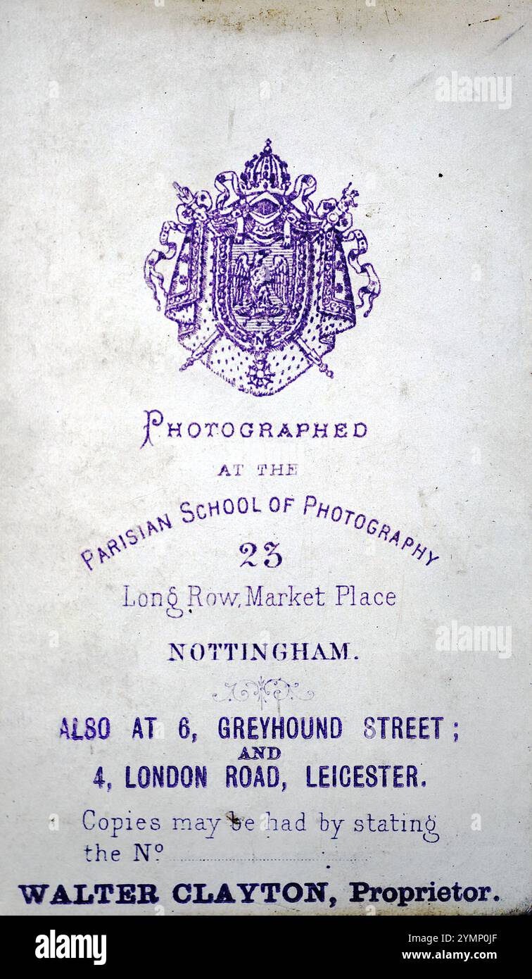 Carte de visite, photographe studio, photo back, publicité pour l'école parisienne de photographie du 23 long Row, Market place, Nottingham, studio commercial appartenant à Walter Clayton entre 1874 et 1877. Banque D'Images