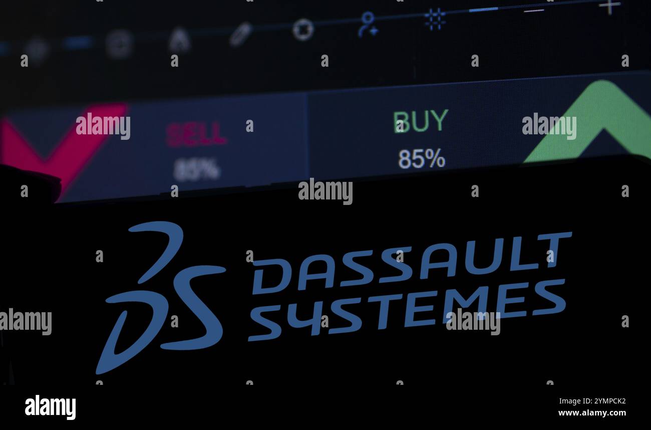 Le logo Dassault systèmes est affiché sur le smartphone. Dassault SYSTEMES se est une multinationale française spécialisée dans la conception 3D et l'ingénierie Banque D'Images