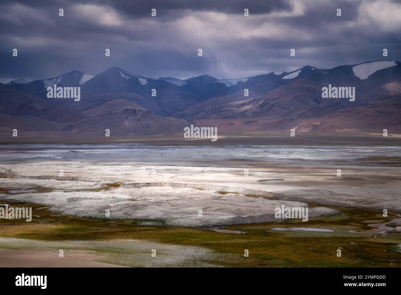 Tso Kar sur le plateau de Changtang dans le Ladakh, Inde Himalaya Banque D'Images