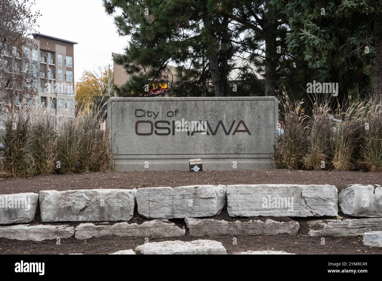 Bienvenue au panneau de la ville d'Oshawa sur la rue King Ouest en Ontario, Canada Banque D'Images