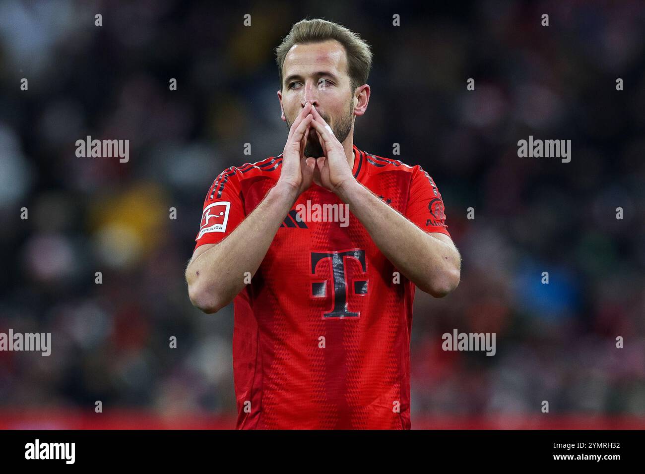 Fussball 1. Bundesliga 11. Spieltag FC Bayern Muenchen - FC Augsburg AM 02.11.2024 in der Allianz Arena in Muenchen Harry Kane ( Muenchen ) la réglementation DFL interdit toute utilisation de photographies comme séquences d'images et/ou quasi-vidéo. Foto : Revierfoto crédit : ddp Media GmbH/Alamy Live News Banque D'Images